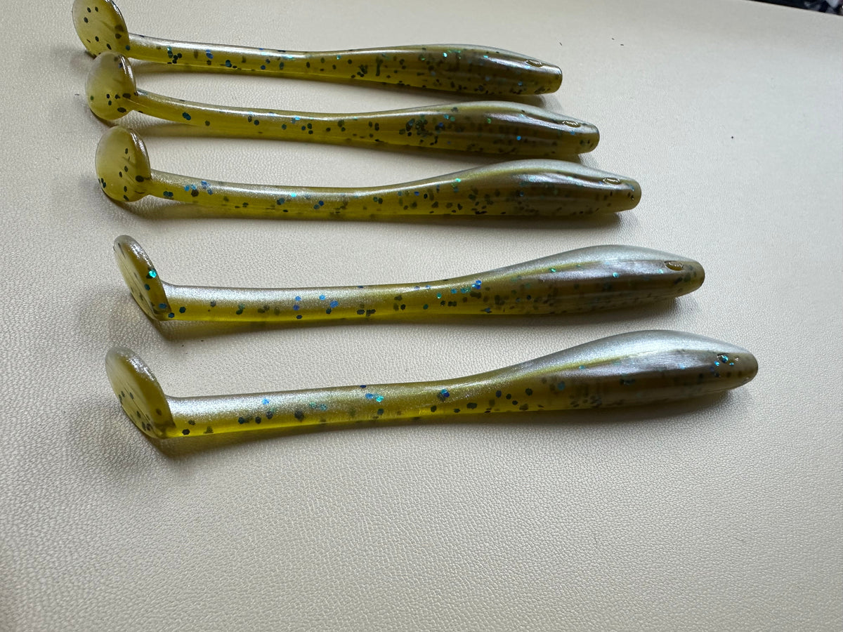 Mudminnow Flash – 4.5” Dirty Shad Paddle Tail Soft Plastic       (8-Pack)