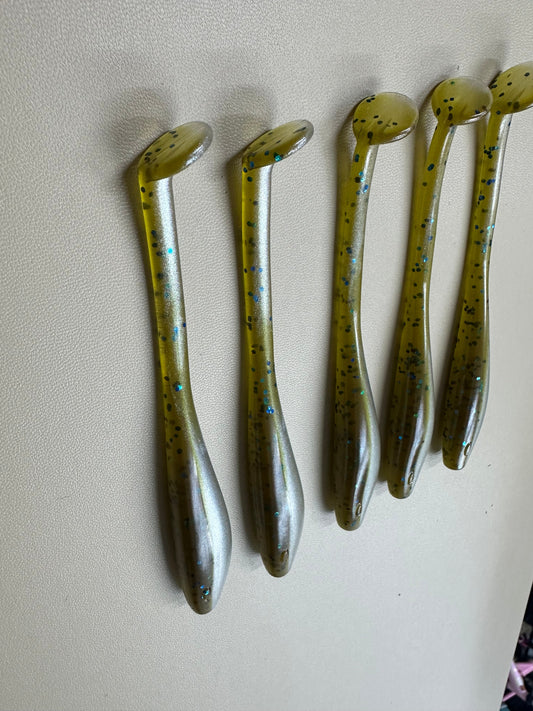 Mudminnow Flash – 4.5” Dirty Shad Paddle Tail Soft Plastic       (8-Pack)